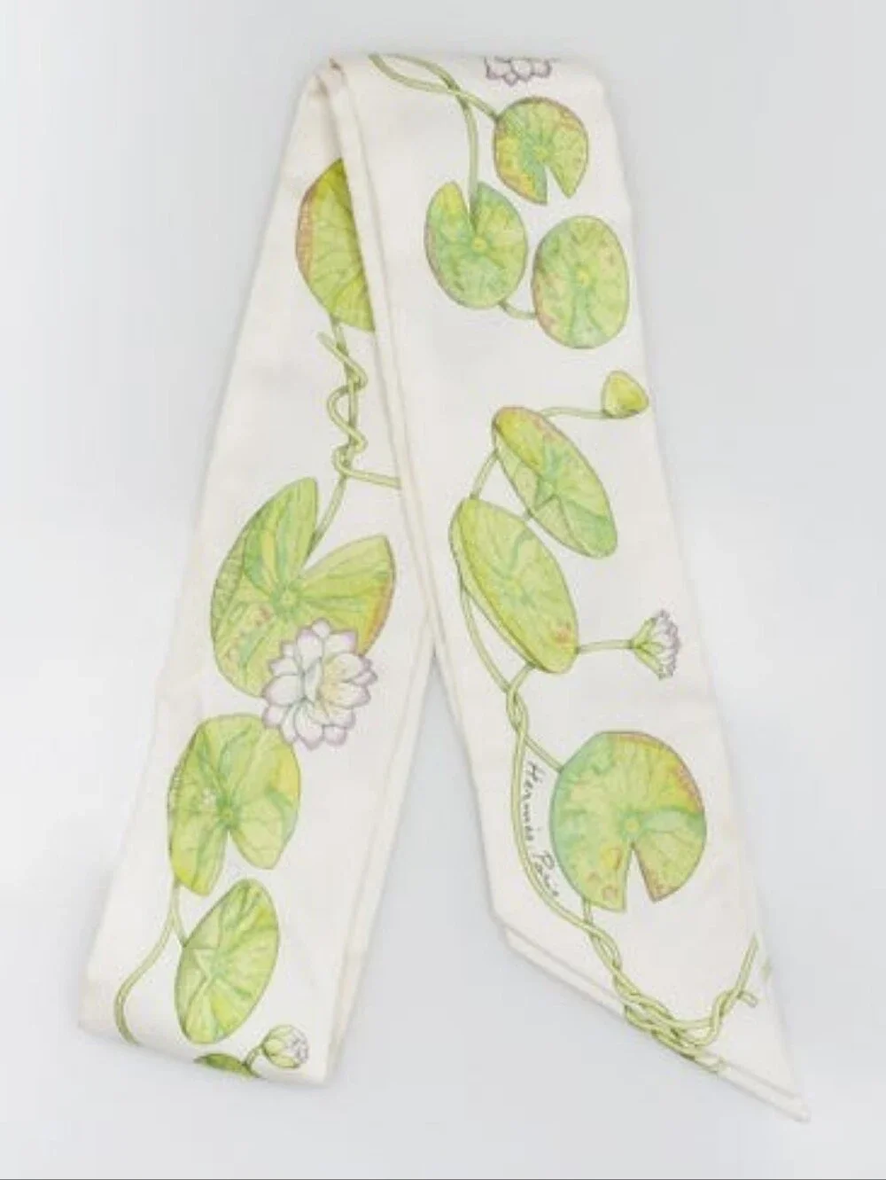 Hermes White/Green 'un Jardin sur le Nil' Silk Twilly Scarf Green Lily Pad Motif